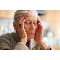 Болезнь Альцгеймера: что делать близким?